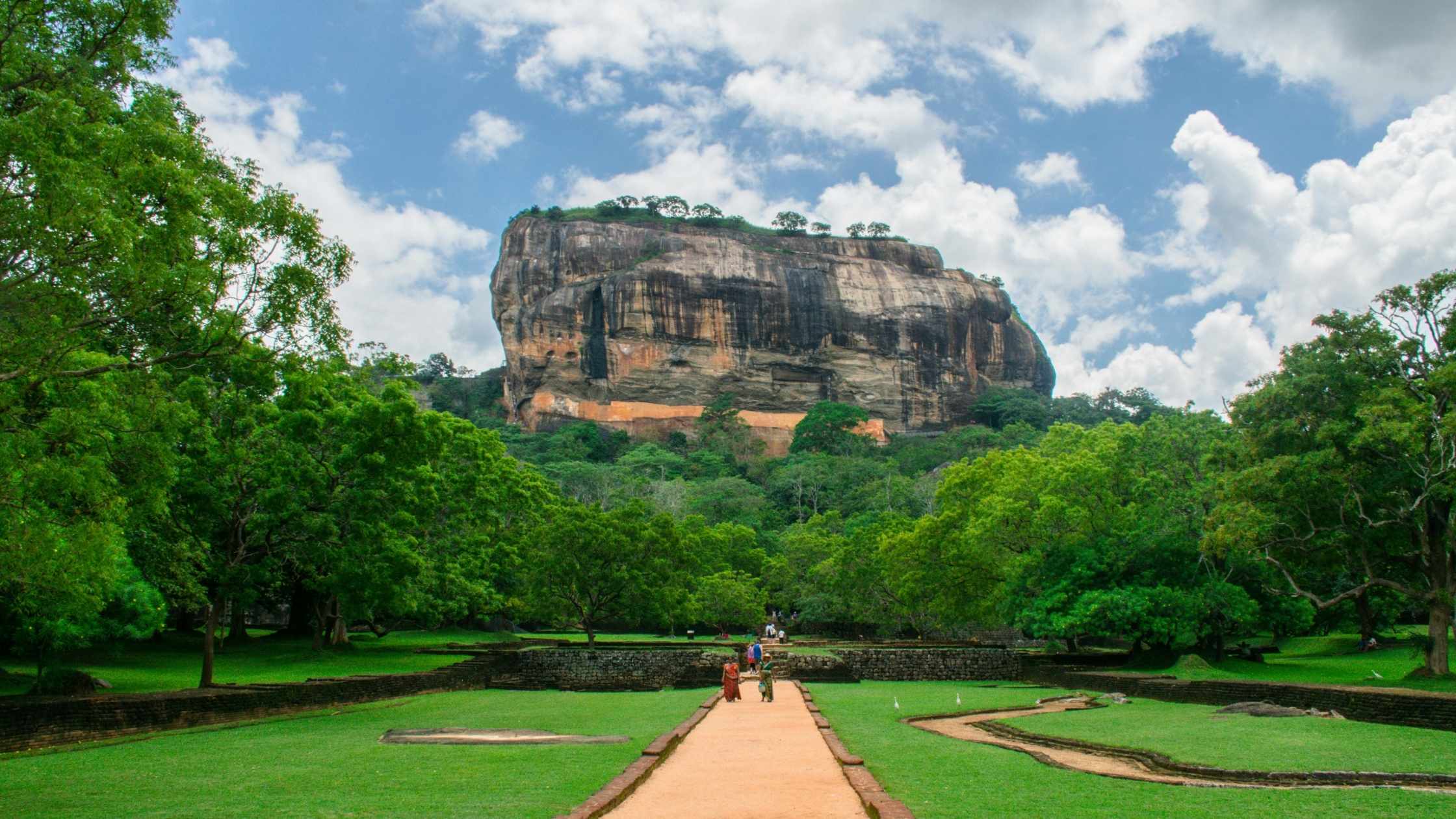 Sigiriya vs Pidurangala Rock: Which Ancient Fortress Should You Climb?